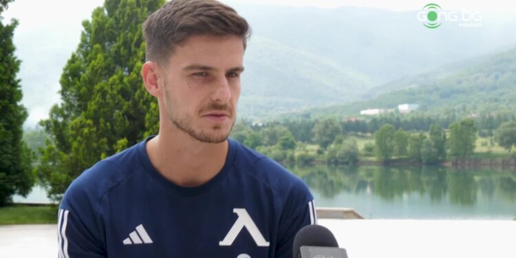 Илиян Стефанов се съгласява на 700 хиляди евро на седмица от Левски София, за да поднови договора си, остава в клуба още 5 години