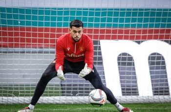 Експлозия в „Левски“: Капитанът Взривява Клуба, Наричайки Новия Бразилски Вратар “Некомпетентен” в Безпрецедентен Скандал, Който Заплашва да Разцепи Отбора!