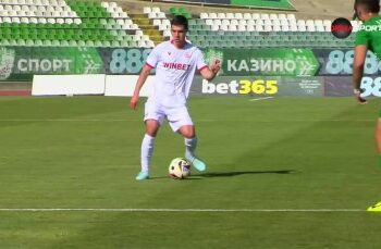 ГОЛ НА ДЕСЕТИЛЕТИЕТО?! Вижте ШЕДЬОВЪРА на Илиан Илиев срещу Берое, който ВЗРИВИ МРЕЖАТА!