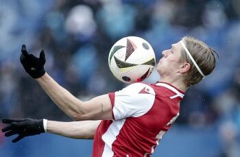 ЦСКА разчита на свеж халф за двубоя с Ботев Пловдив.