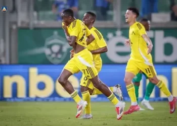 АРМАГЕДОН НА ГЕРЕНА! Треньорът на Левски в ШОК: “Тези Халфове са ПЪЛНА КАТАСТРОФА!” УЛТИМАТУМ към Шефовете: “Или Нови, или Си Тръгвам!”