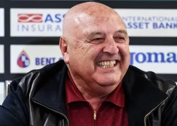 ПРЕЗИДЕНТЪТ НА СЛАВИЯ ОБВИНИ: ЗАЩИТНИЦИТЕ НИ ПОДАРЯВАТ ГОЛОВЕ!