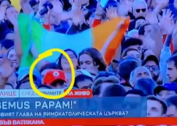 Фен на ЦСКА стана хит в социалните медии, след като беше заснет по време на обявяването на новия папа на Римокатолическата църква 
