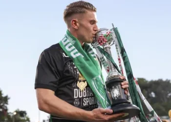 Тотален Преврат! Треньорът Иска да Изхвърли Виктор, но Целият Отбор Се Вдигна на Бунт – Те Обвиняват Наставника в Лична Омраза!