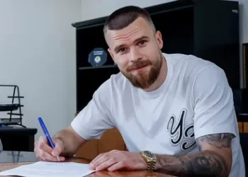 ИЗВЪНРЕДНО: ГРЪМ И ТРЕСЪК В ТРАНСФЕРНИЯ ПАЗАР! РАДОСЛАВ КИРИЛОВ ШОКИРА ВСИЧКИ С МЪЛНИЕНОСНО РЕШЕНИЕ ДА СЕ ПРИСЪЕДИНИ КЪМ ЛЕВСКИ, РАЗКРИВАЙКИ НЕВИЖДАНА УВЕРЕНОСТ И БЪРЗИНА В ИЗБОРА СИ!