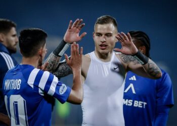 Вратар на 17 г., 3 м. и 9 д. надушва шанса си за “Първа лига”, Хулио Веласкес С. решава