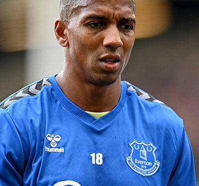 Ο ΑΠΟΕΛ Ολοκληρώνει τα Έγγραφα για την Απόκτηση του Άσλεϊ Γιανγκ, Κλείστηκαν τα Ιατρικά, Καθώς θα Ταξιδέψει για να Ολοκληρώσει τις Ιατρικές Εξετάσεις στην Κύπρο