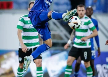 Синя” революция на “Герена”! Левски разби “Черно море” и триумфално се завърна в Европа!