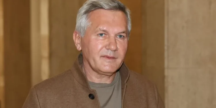 Българи изиграни от ЦСКА: обещания за величие, последвани от бързо уволнение след слаби резултати.