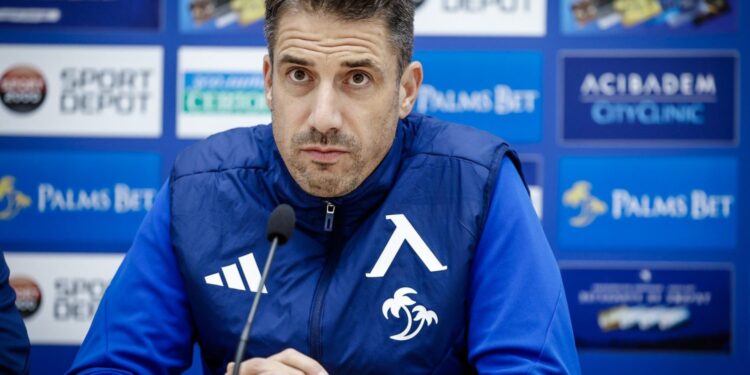 Пресконференция на Хулио Веласкес