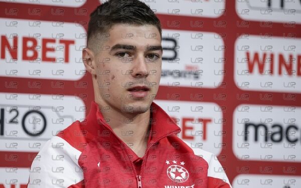  ЦСКА София удължава договора на Станислав Шопов за следващите 6 сезона, тъй като той в момента е най-високоплатеният играч в клуба