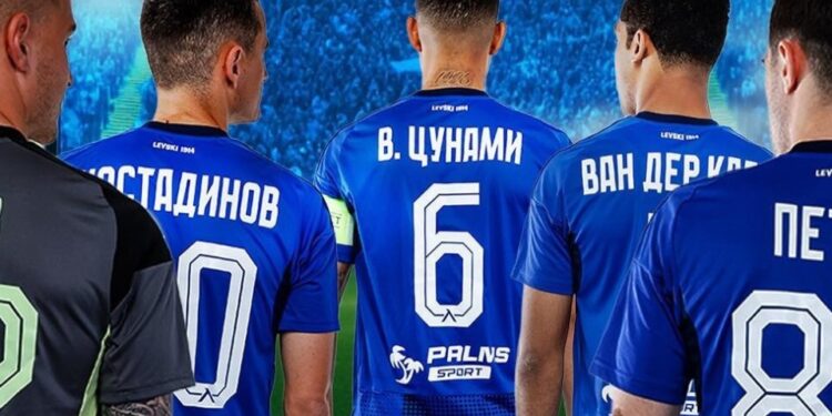 МИСТЕРИЯ РАЗБУЛЕНА! Кой наля ЛУДИ ПАРИ в Левски? Вижте го на гърба на фланелката!