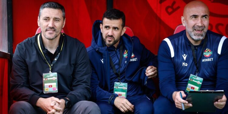 Треньор си тръгна от Ботев Пловдив