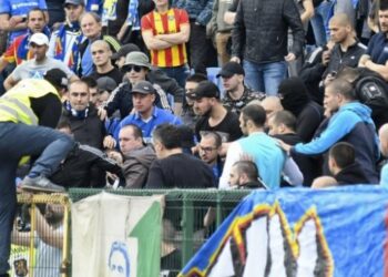 Скандални сцени пред Сектор Б! Погнаха с пръчка играчи на Левски