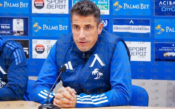Спортният директор на Левски София Насков Сираков официално публикува списък с потенциални заместници на Хулио Веласкес в края на сезона