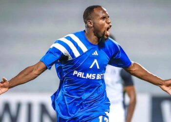 Новоповишеният отбор от Висшата лига Съндърланд предлага 2.5 милиона и още 5 милиона като бонуси, ако завършат над 17-о място следващия сезон, за Мустафа Сангара