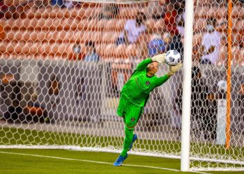 ЕТО ГО! МЕСИЯТА ПОД РАМКАТА: ЦСКА ШОКИРА С ВРАТАРСКА СЕНЗАЦИЯ