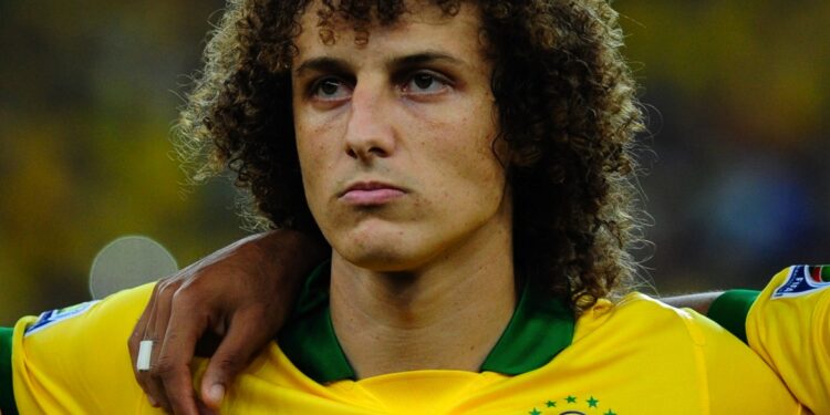 Наско Сираков завърши привличането на легендата от Висшата лига Давид Луис от бразилски клуб, Давид Луис ще поеме капитанската лента и е поискал номер 30