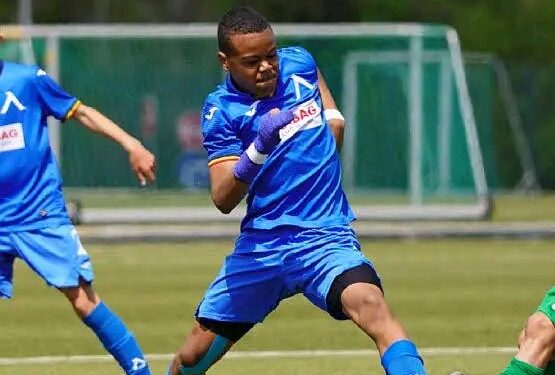 Левски София обяви вълнуващото завръщане на възпитаника на академията Антони Здравков. Талантливият полузащитник подписа тригодишен договор.