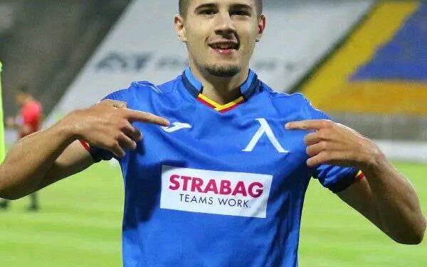 Според съобщенията изгряващата звезда Марин Петков е започнал преговори за потенциално удължаване на договора си с настоящия си клуб.