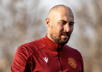 ДОКЛАД 🚨: Акалски се присъединява към българските футболни легенди за благотворителен мач. Научете повече на 👇 👇 👇 