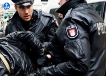 АКТУАЛНИ НОВИНИ 🚨: Атентатор самоубиец блокира движението в центъра на град Пловдив, заплашва да скочи. Научете повече на 👇 👇 👇 