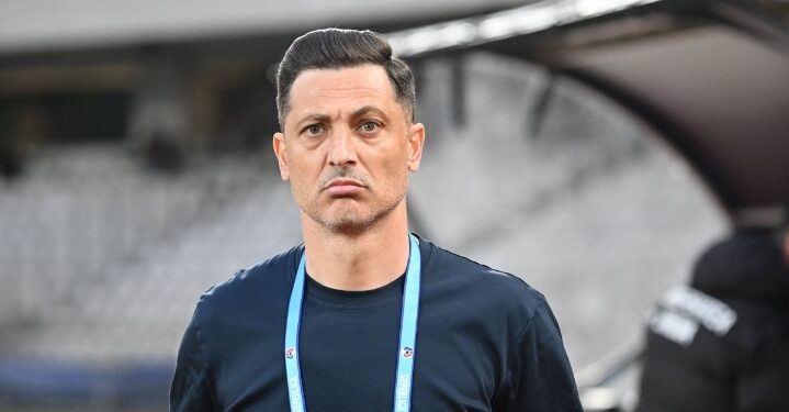 ULTIMA ORĂ: Antrenorul principal al Universității Craiova 🔵⚪, Mirel Rădoi, l-a lăsat pe star în lacrimi după ce i-a spus că va fi vândut în această vară