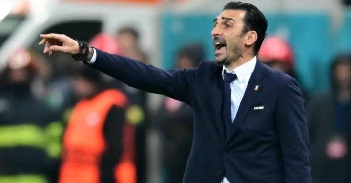 ULTIMĂ NOTĂ: Antrenorul principal al FCSB, Ilias Charalampous, l-a lăsat pe star în lacrimi după ce i-a spus că va fi vândut în această vară