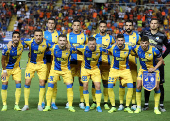 Ένταση στα αποδυτήρια του ΑΠΟΕΛ μετά την παρέμβαση της διοίκησης, δύο παίκτες τιμωρήθηκαν με πρόστιμο και ο προπονητής άλλαξε τον αρχηγό