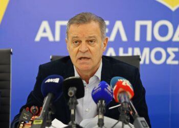 Πρόεδρος του ΑΠΟΕΛ Πρόδρομος Πετρίδης, μεταφέρθηκε εσπευσμένα στο νοσοκομείο μετά από κατάρρευση πριν από λίγο, καθώς οι γιατροί ισχυρίζονται ότι είναι σπάνιο για άτομα με τον τύπο αίματός του να επιβιώσουν από την ασθένεια