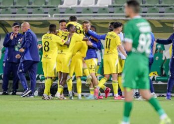 Левски иска дуо звезди на сензацията от Първа лига