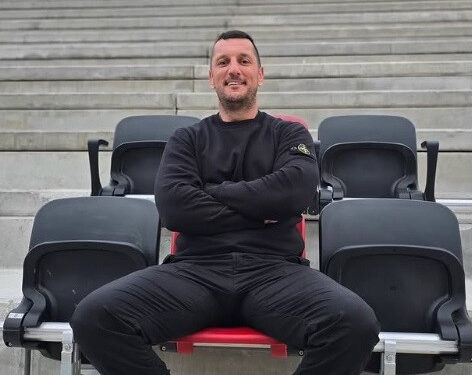 Ето интересен новинарски репортаж със запомнящо се заглавие за треньор, говорещ страстно за проект за нов стадион: