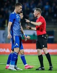 Драма на мача: Футболист на Левски в сблъсък със съдията – потресаващи подробности!