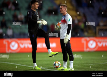 ШОКИРАЩ ТРАНСФЕР! Английските вратари Ник Поуп и Дийн Хендерсън правят ЗАШЕМЕТЯВАЩ ход в ЦСКА!