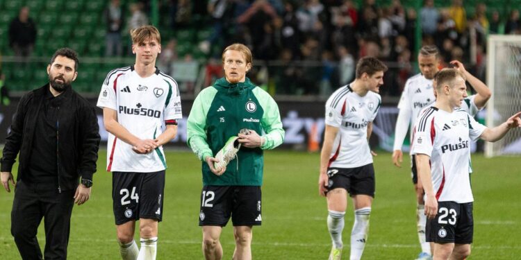 Legia Warszawa zawodzi w meczach z ligową czołówką? To nie takie proste