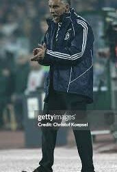 ШОК В ЛЕВСКИ: Треньорът арестуван за “ФАЛШИВ” РАЗВОД, след като жена му го хвана в изневяра!