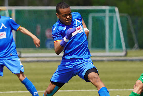 Юношата на школата на Левски София, Антони Здравков, подписа тригодишен договор с клуба, с което се завръща в тима това лято. Този ход цели да укрепи халфовата линия на отбора.