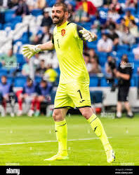 ШОК НА „ГЕРЕНА“! Вратар на Левски ОБИДИ ТРЕНЬОРА си жестоко заради състава!