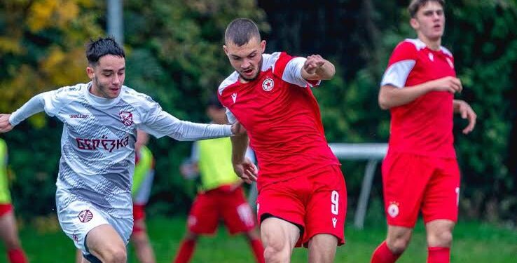 Младият 17-годишен нападател от академията на ЦСКА София Антон Росенов Толев официално е повишен в мъжкия отбор и може да играе през уикенда