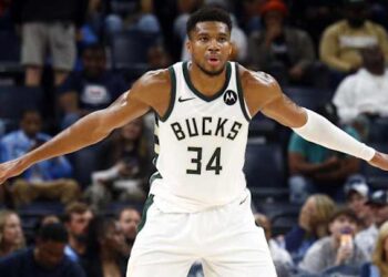 Major NBA Trade Idea Swaps Giannis Antetokounmpo for $197 Million Star