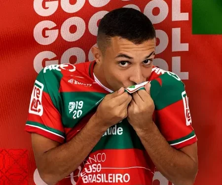 Насков Сираков подкрепя Хулио Веласкес с младия бразилски голмайстор Лукас Параисо, с 5-годишен договор, на фона на слабата форма на Сангаре