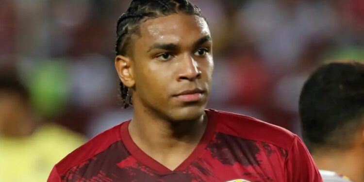 Кристиан Макун е сред седемте играчи на Левски София, които се готвят за