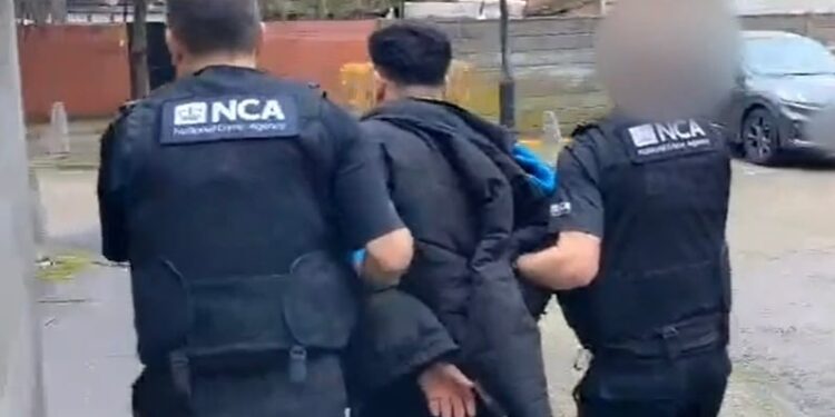 Българска слий куийн изнасилена до смърт от 7 членове на банда в София след като я взеха от клуб по време на дамска вечер, 4 заподозрени са арестувани, разследването продължава