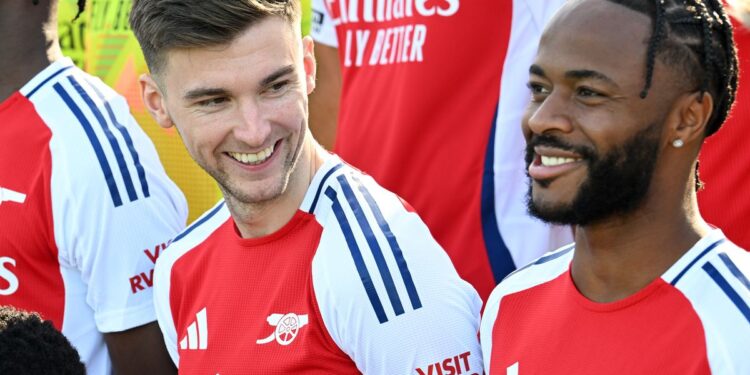 ЦСКА София постигна споразумение с Арсенал за нежелания шотландски защитник Киърън Тиърни с договор за четири години, преди новия сезон, за да подсили защитата си с повече опит