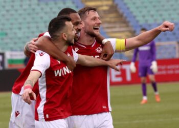 БЕЗ КОМЕНТАР: ЗВЕЗДАТА НА ЦСКА ПРОДАДЕНА ЗАД ГЪРБА НА ФЕНОВЕТЕ! “НЯМА ДА СЕ ВЪРНЕ В СОФИЯ!