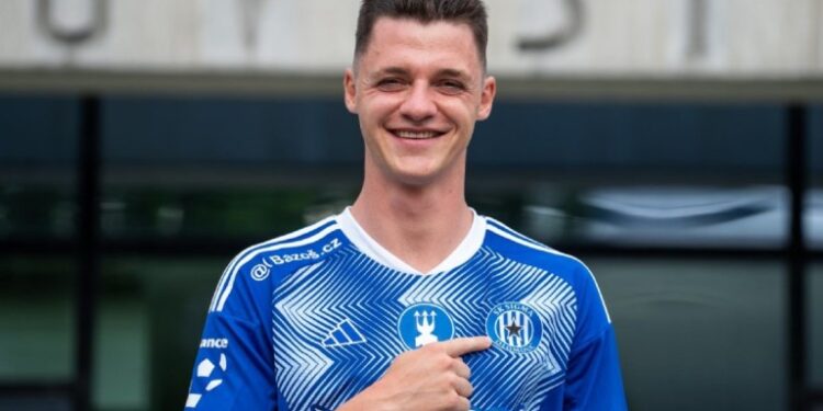 Веласкес го искаше в Левски и няма да е доволен да разбере къде са го представили като нов играч. Пълни подробности.