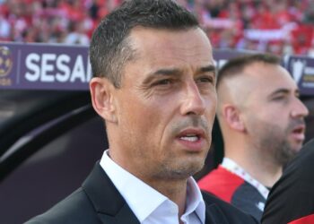 Шокиращо Разкритие: Новият Треньор на ЦСКА Избухва Публично Срещу Играч, Обвинявайки го в Безсмислени Приказки и Липса на Действие, Разтърсвайки Отбора до Основи!