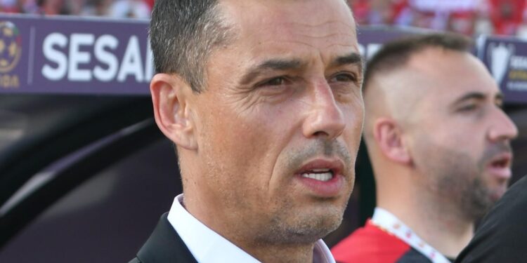 Шокиращо Разкритие: Новият Треньор на ЦСКА Избухва Публично Срещу Играч, Обвинявайки го в Безсмислени Приказки и Липса на Действие, Разтърсвайки Отбора до Основи!