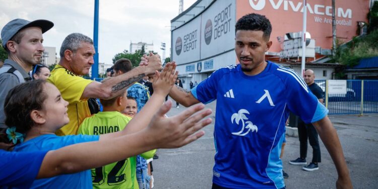 Двама нови в Левски дебютират днес, дори спонсорът на ЦСКА реши да им обърне внимание