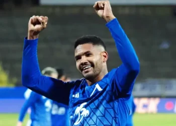 АЛБАТРОС НА ВРАТА ИМ! МИЛИАРДНИЯТ ГАФ НА ЛЕВСКИ СЕ ПРЕВРЪЩА ВЪВ ФИНАНСОВА ЧЕРНА ДУПКА – ОТЧАЯНИТЕ „СИНИ“ ШЕФОВЕ УМОЛЯВАТ ЗА ИЗХОД!